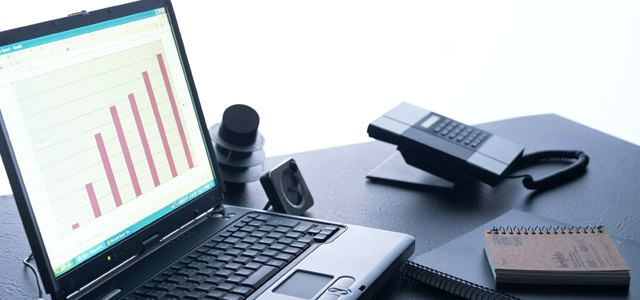 固定電話を設置する人が減少している要因とは